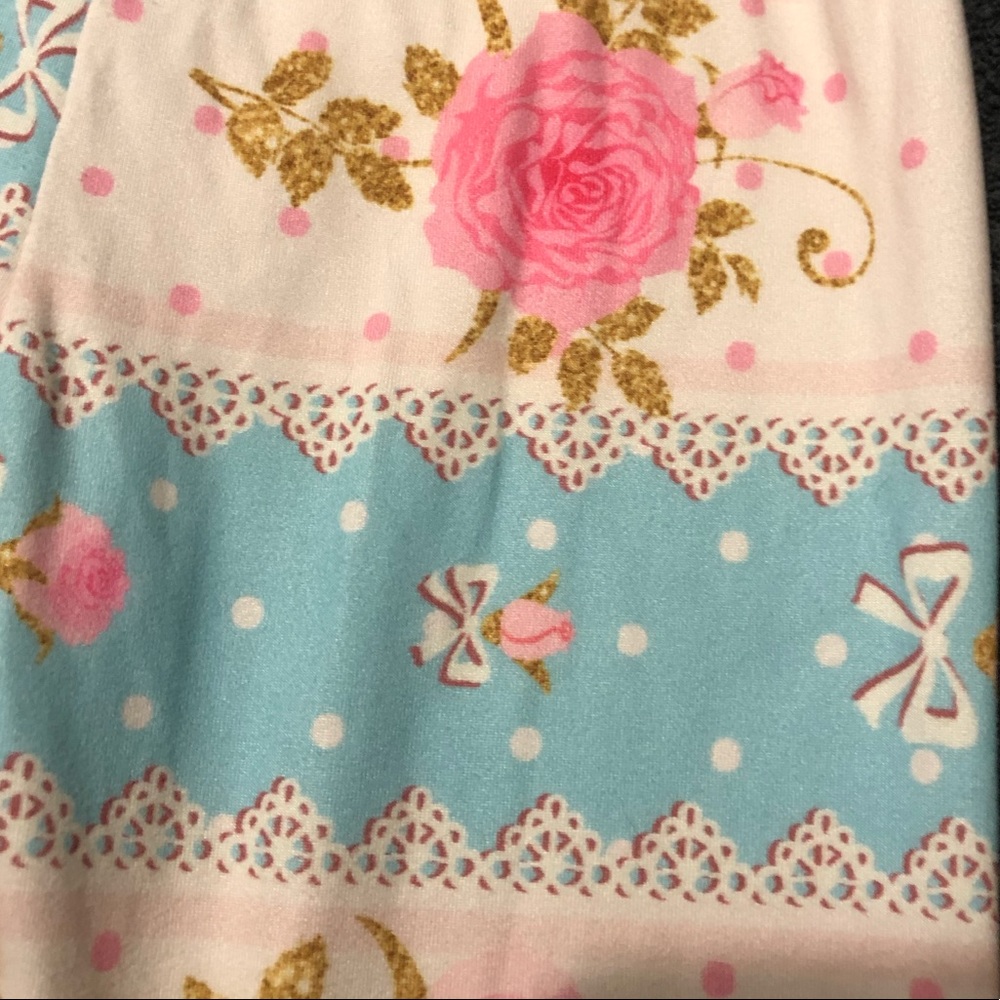 ❗️SOLD❗️Floral Lace Princess Design Leggings • - Picture 3 of 8